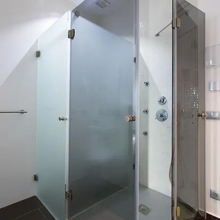 Apartment Falcon House Luxury Center *