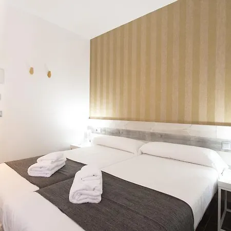 Falcon House Luxury Center Apartment