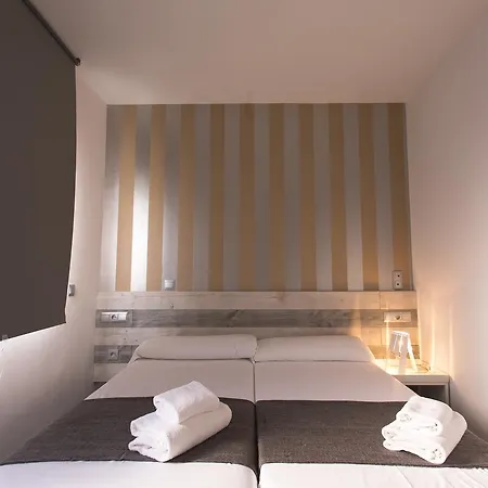 Falcon House Luxury Center Apartment